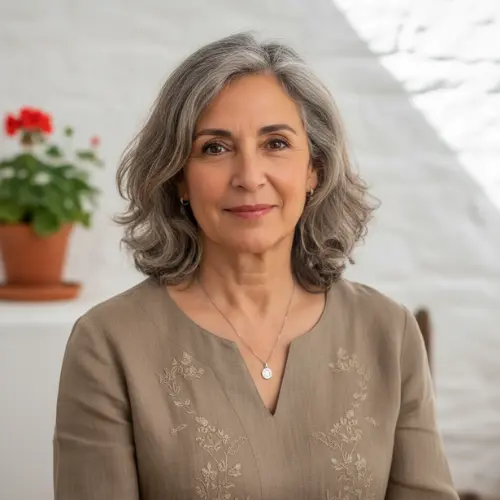 Tarotista profesional con experiencia brindando guía emocional y claridad con cartas del tarot